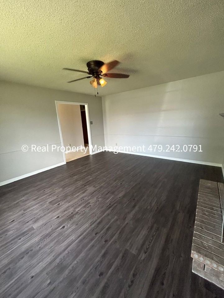 2320 S 50th St - Photo 3 of 19