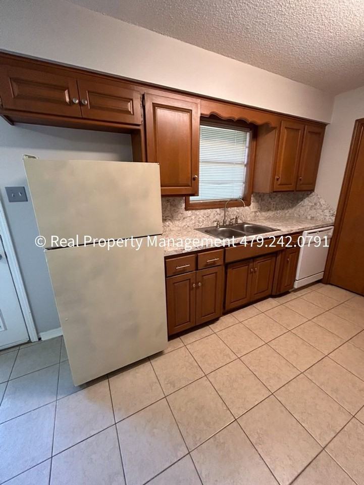 2320 S 50th St - Photo 5 of 19