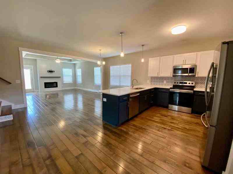 1059 Melvin Dr - Photo 2 of 14