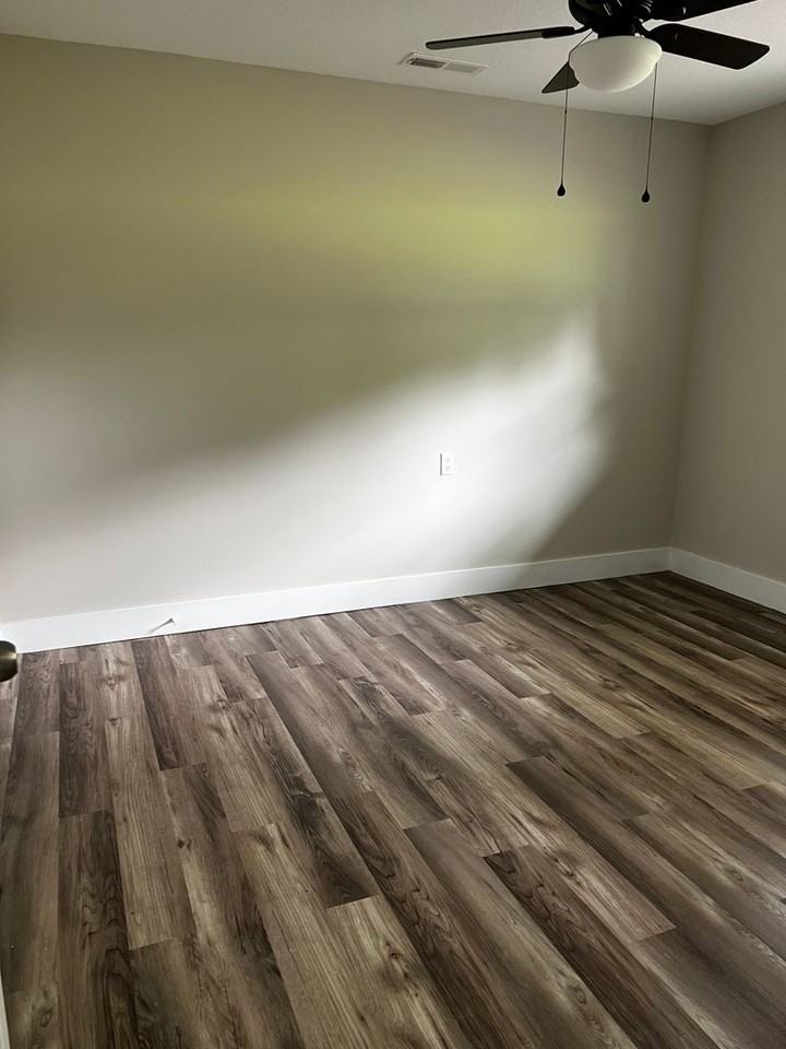 North Locust St Complex - Photo 2 of 8