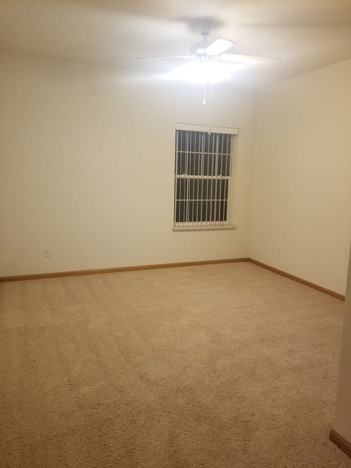 Manchester Place Apartments - Photo 3 of 20