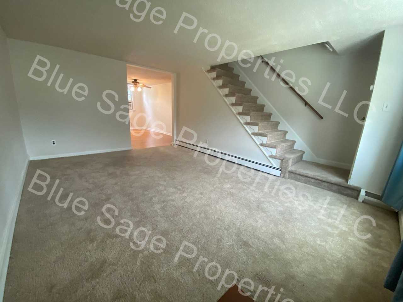 212 W Wyncliffe Ave - Photo 2 of 15