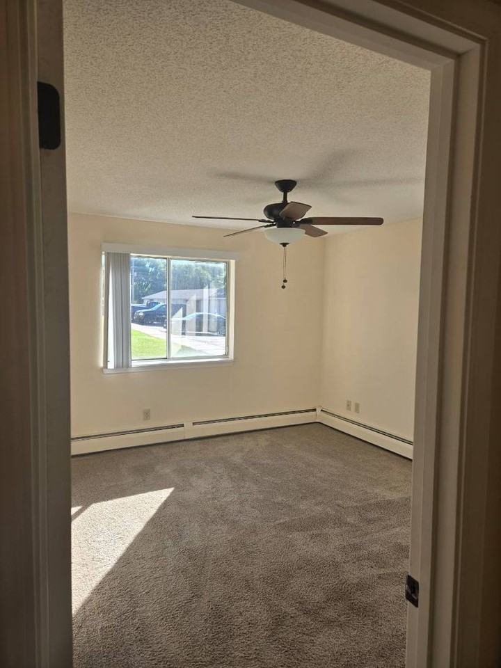 911 6th Avenue Northeast - Photo 5 of 6