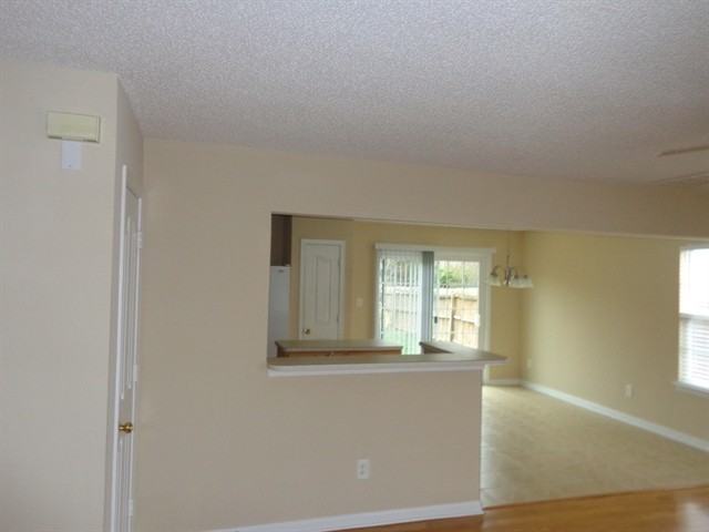 108 Peterborough Dr - Photo 2 of 12