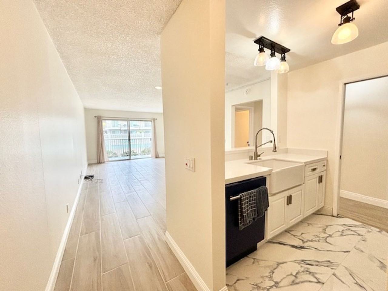 326 E Surfside Dr - Photo 3 of 24
