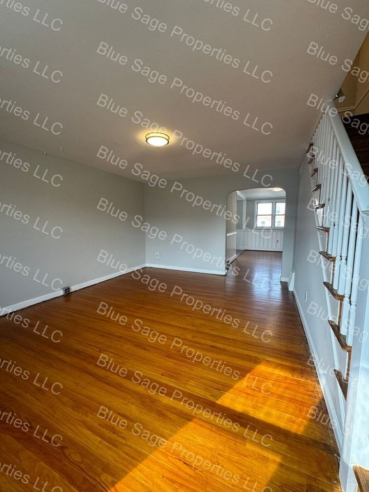 812 Oakwood Dr - Photo 3 of 22