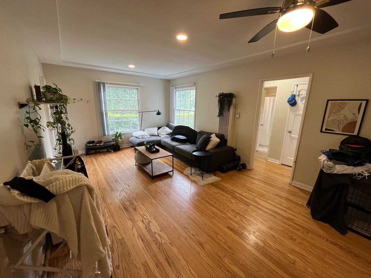 621 Midvale Avenue - Photo 4 of 23