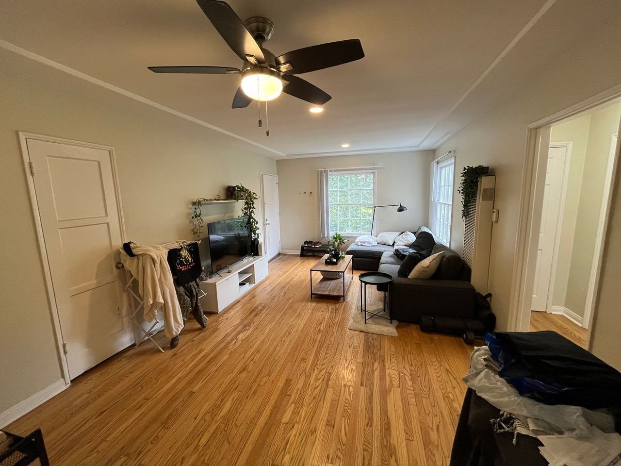 621 Midvale Avenue - Photo 5 of 23