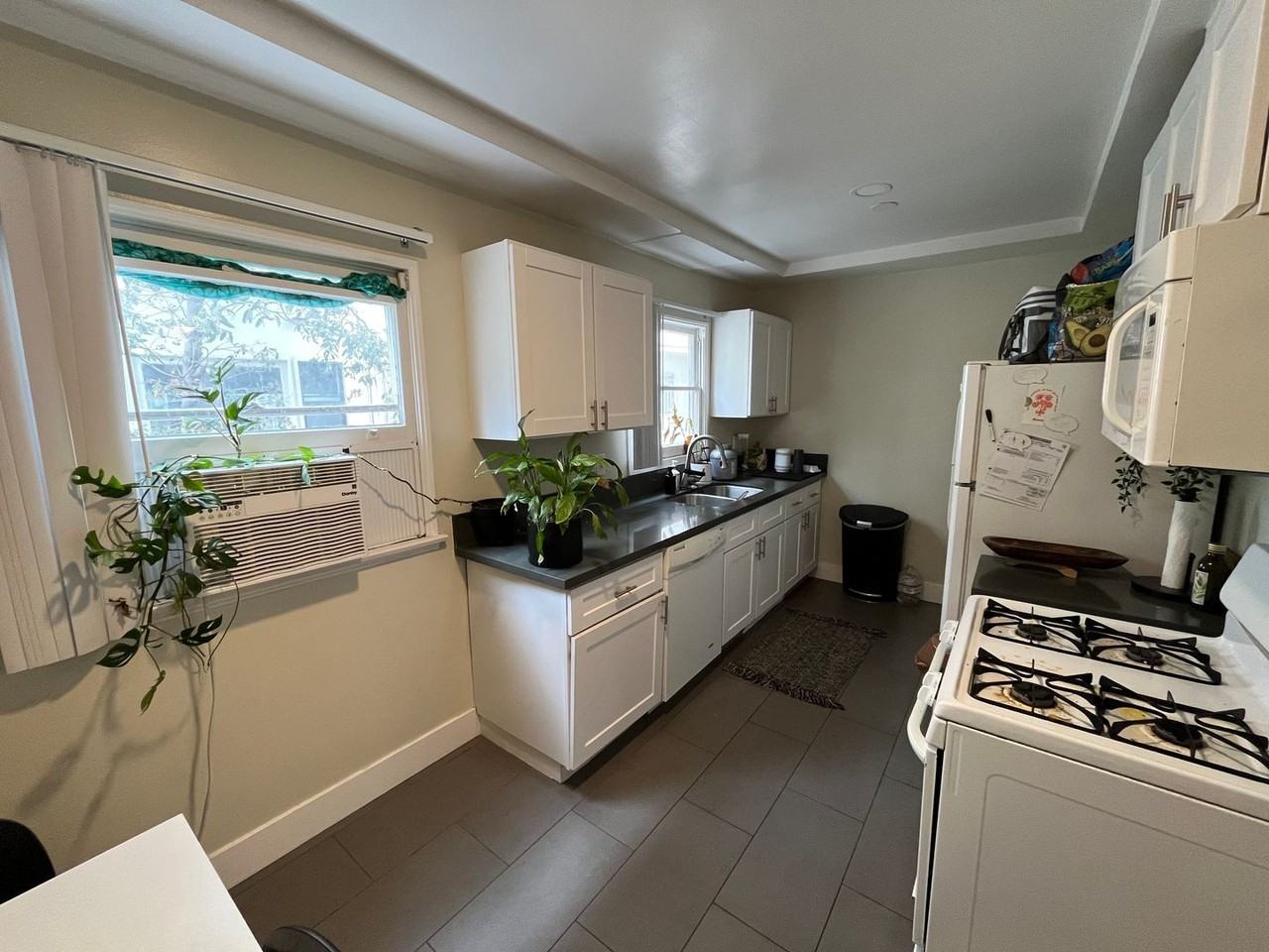 621 Midvale Avenue - Photo 6 of 23