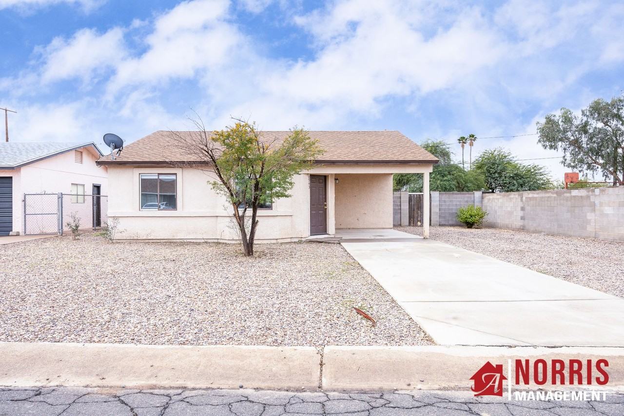 8943 W Coronado Dr