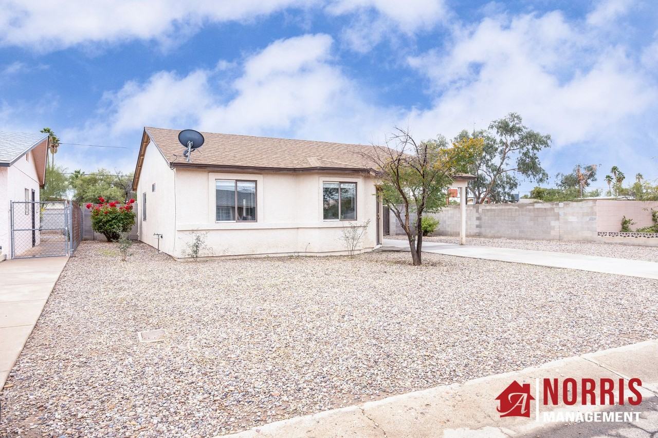 8943 W Coronado Dr - Photo 4 of 25