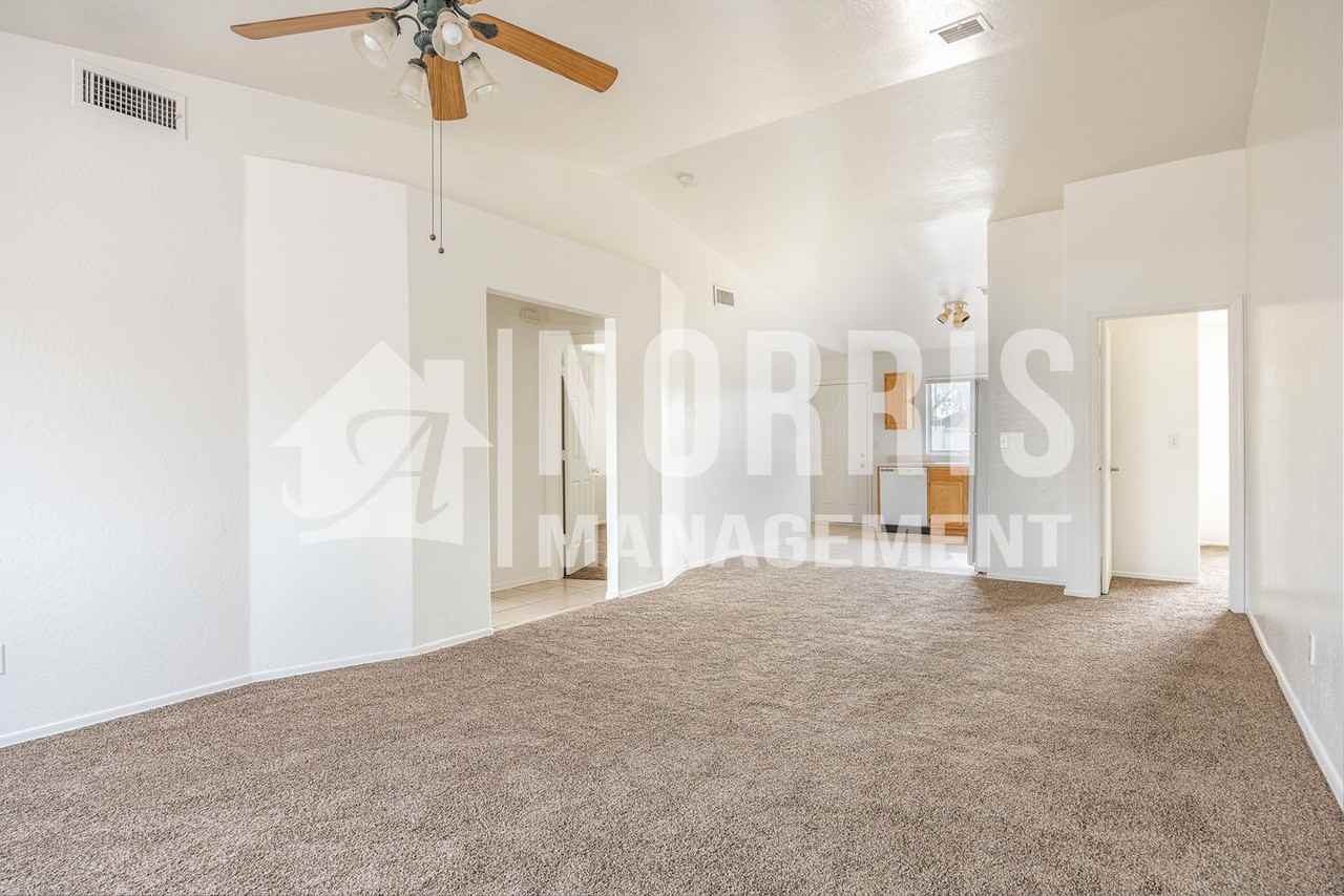 8943 W Coronado Dr - Photo 5 of 25