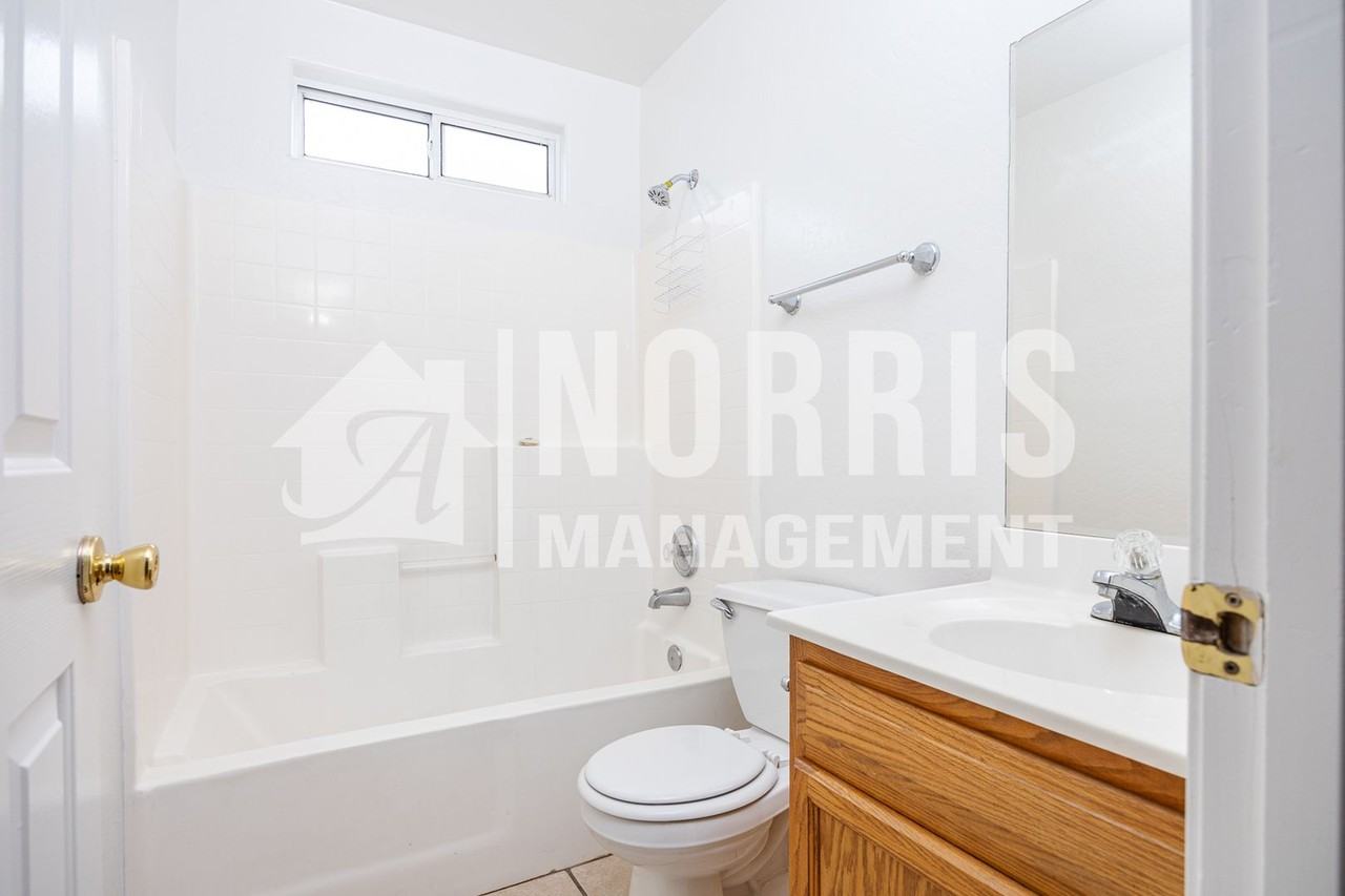 8943 W Coronado Dr - Photo 6 of 25