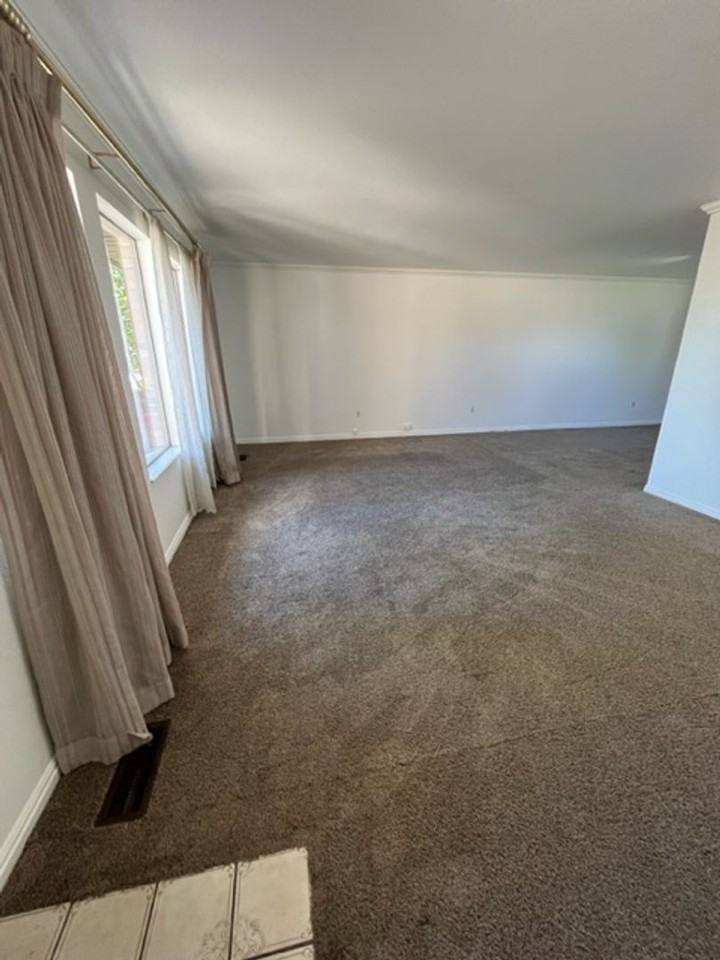 541 Eastridge Rd - Photo 3 of 22