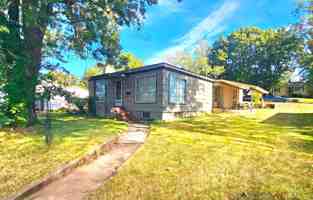 featured image of 515 W Milwaukee Dr