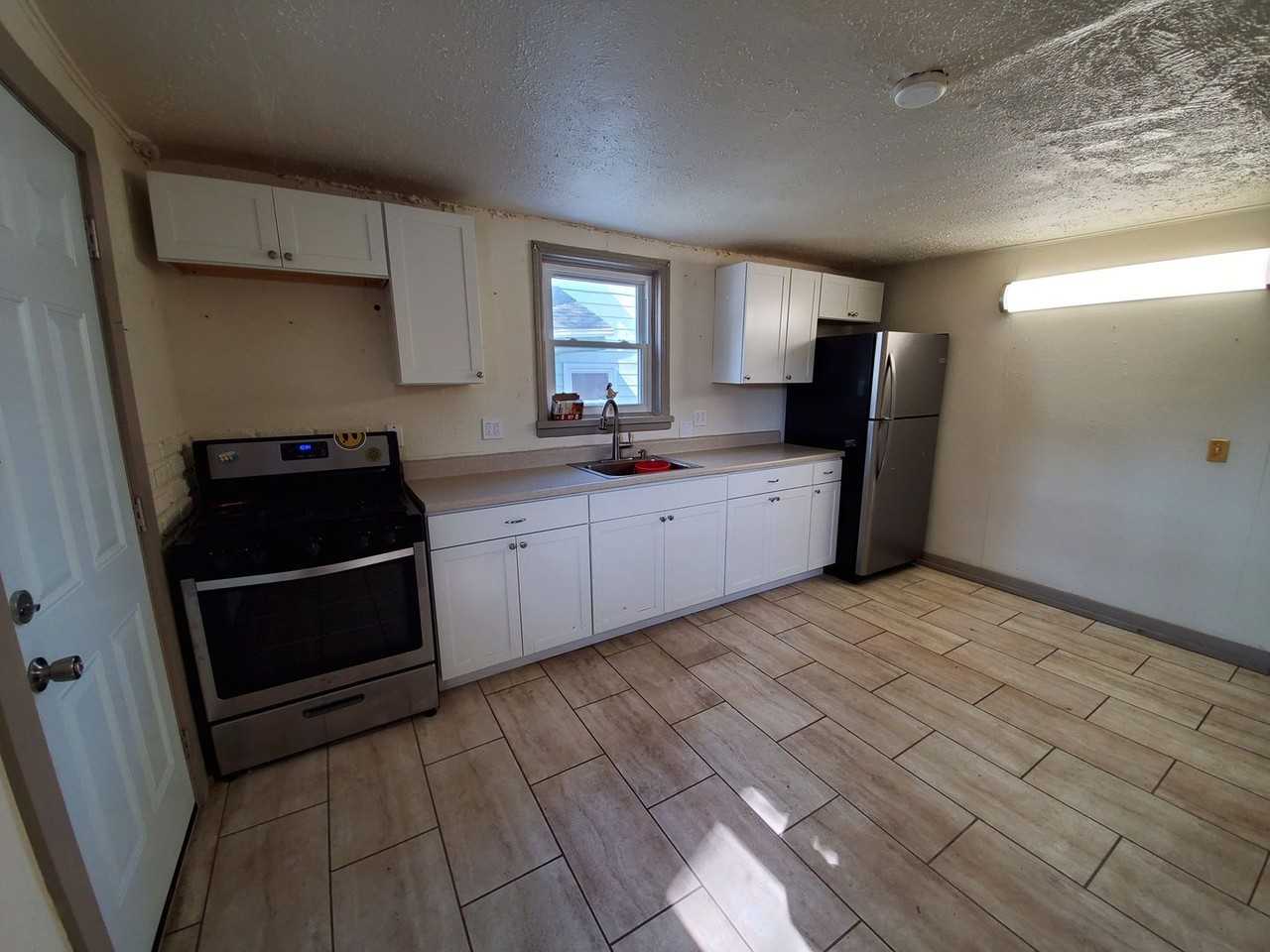 399 Ames St - Photo 2 of 9