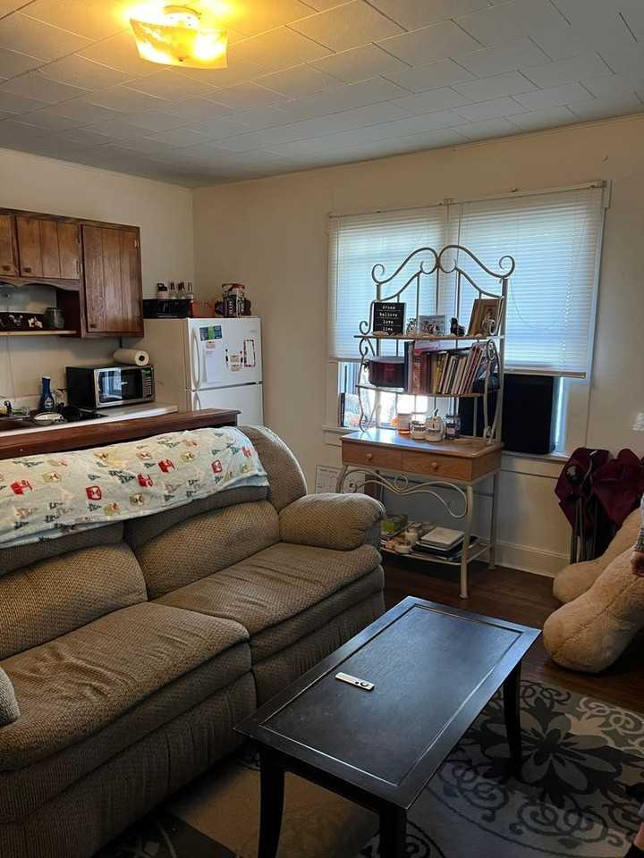 1202 South Park Avenue - Photo 3 of 19