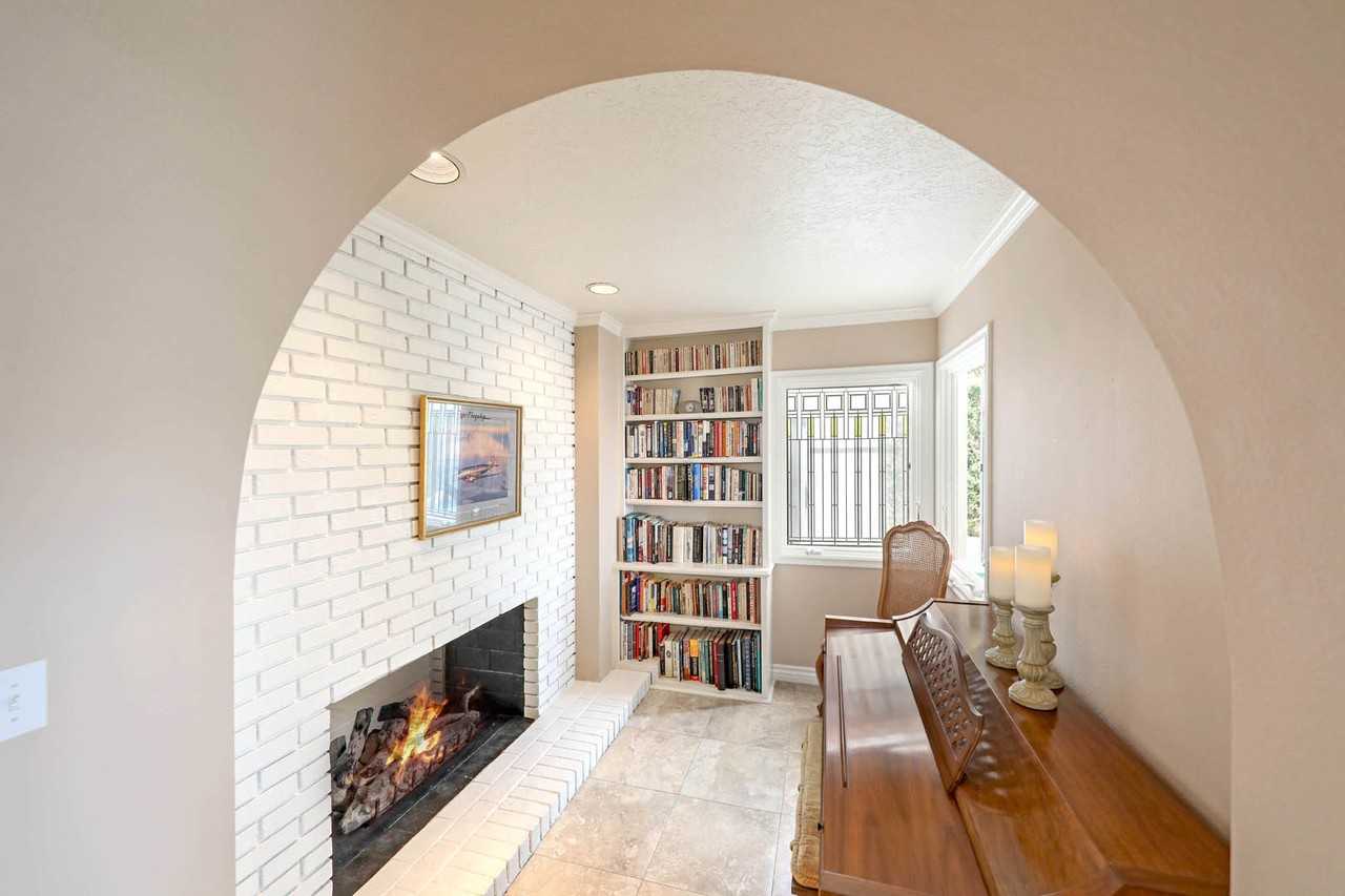 30932 Colonial Pl - Photo 6 of 32