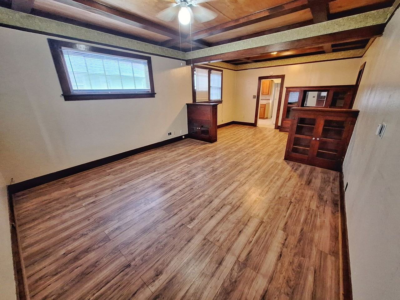 908 Sw Dorion Ave - Photo 2 of 8