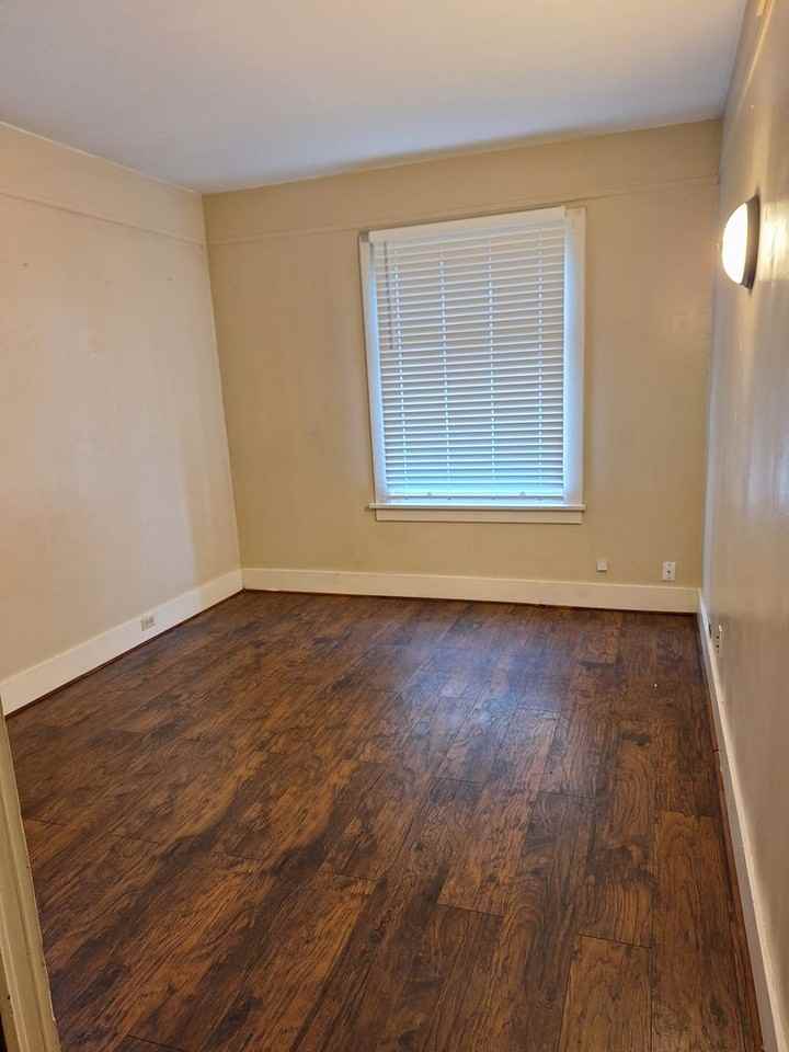 908 Sw Dorion Ave - Photo 7 of 8