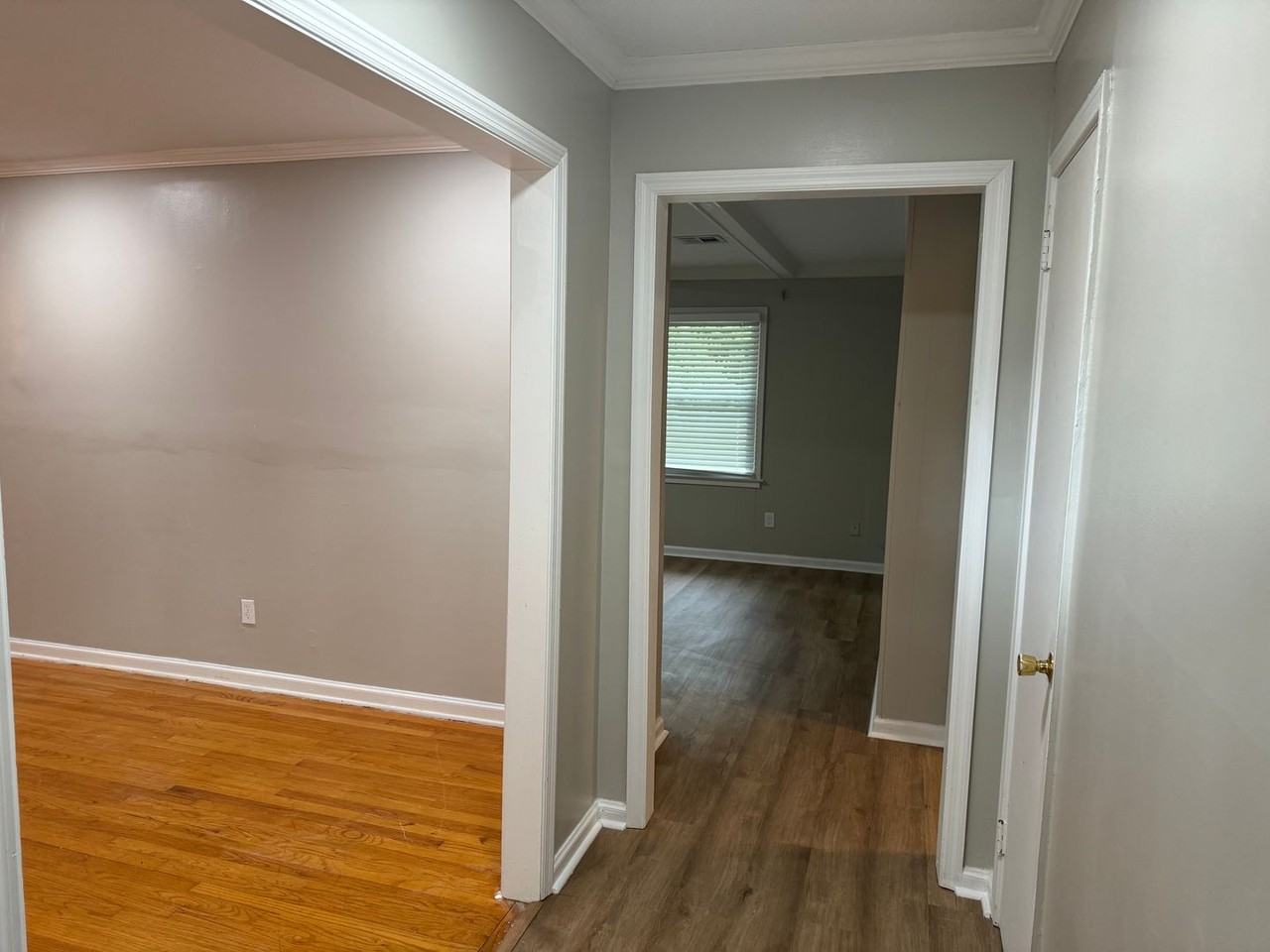 2434 Oxford Dr - Photo 3 of 36