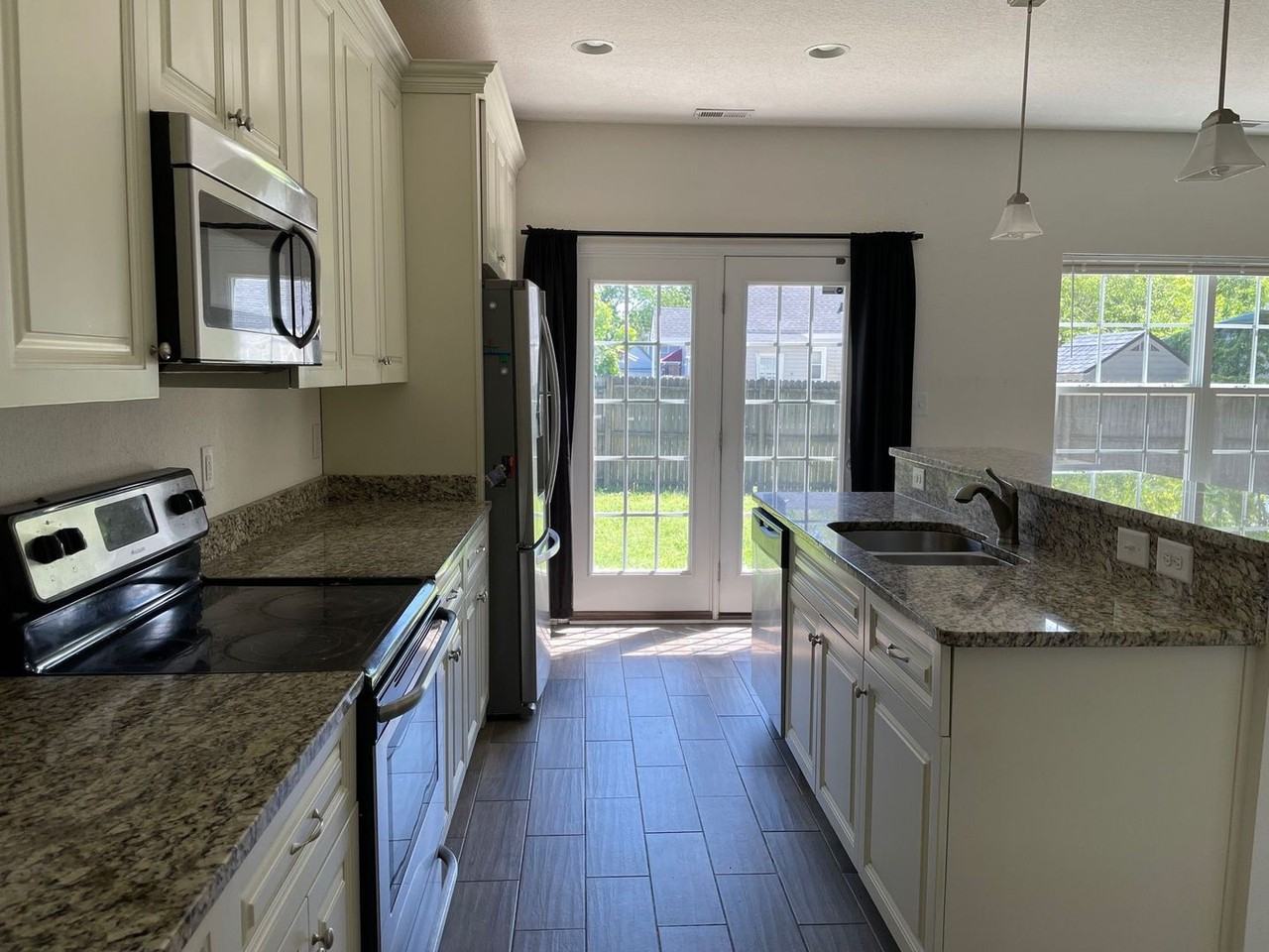 415 Munden Ave - Photo 2 of 16