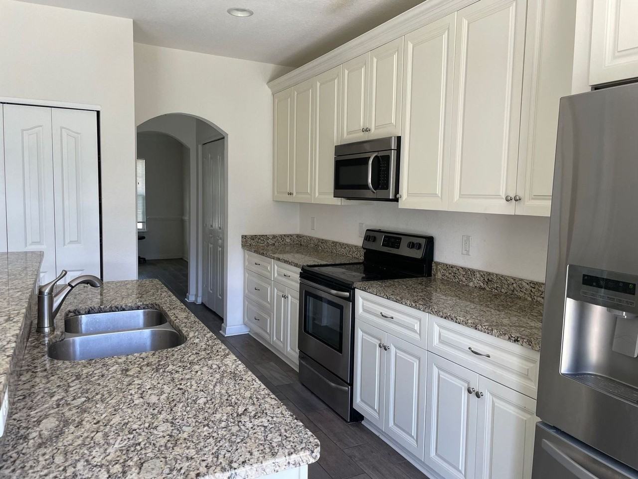 415 Munden Ave - Photo 3 of 16