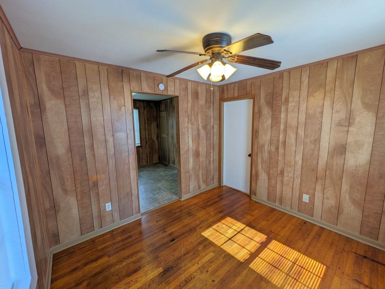 1129 6th Ave - Photo 3 of 10