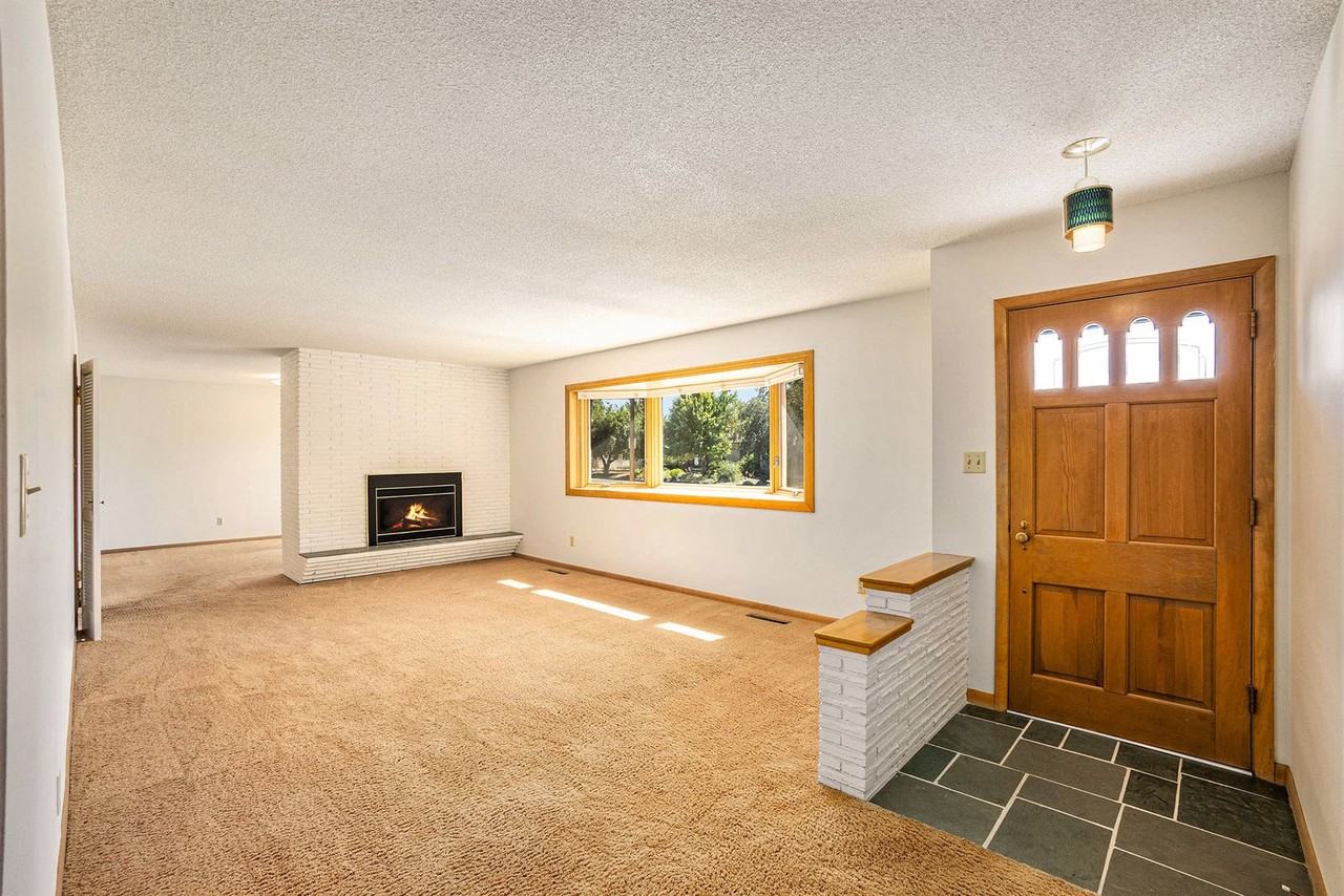 1608 Columbine Rd - Photo 2 of 23