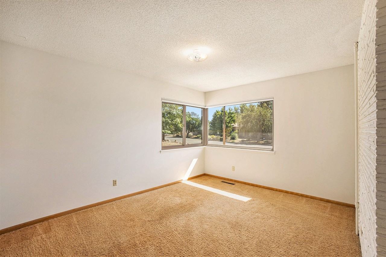 1608 Columbine Rd - Photo 3 of 23