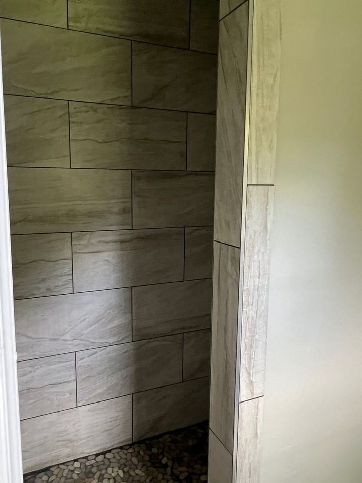 405 Holly Dr - Photo 3 of 14