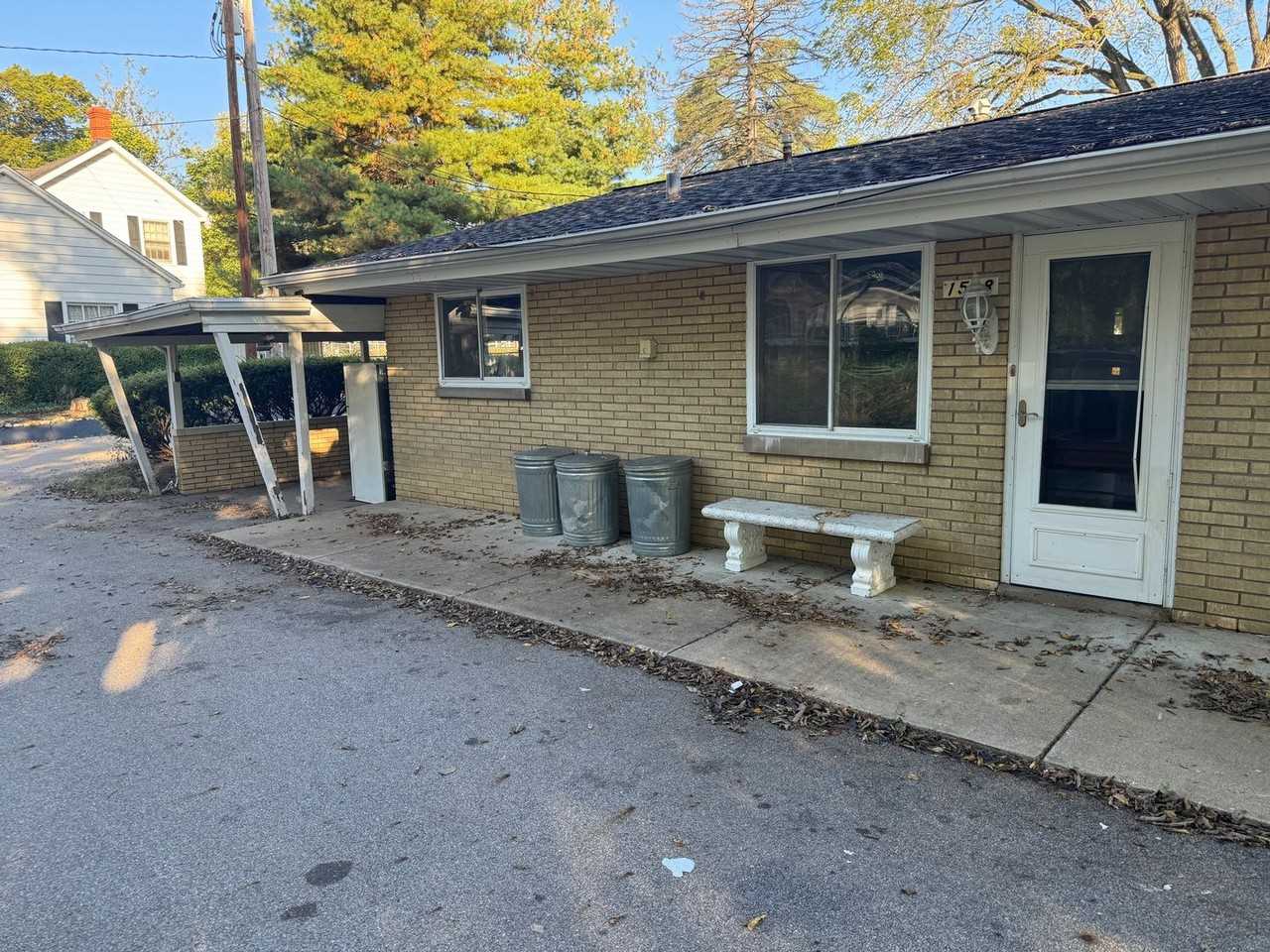 1518 E Gardner Ln - Photo 2 of 11