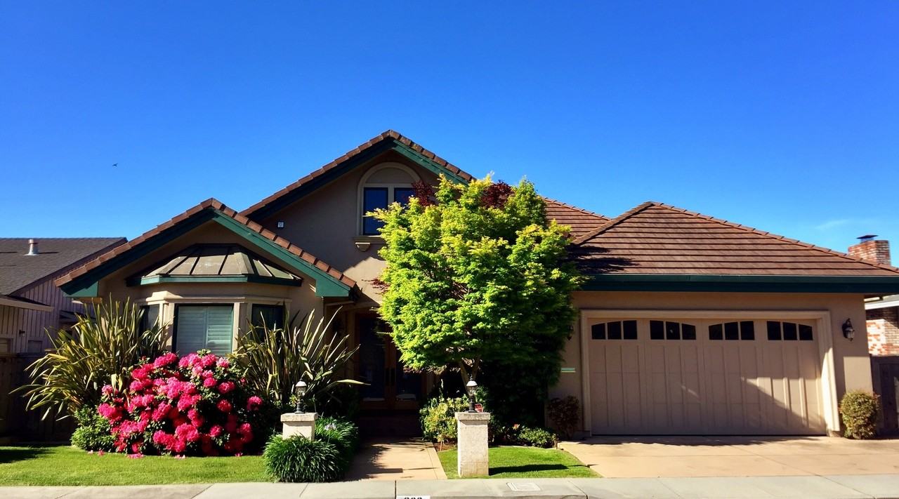 333 Riviera Cir - Photo 2 of 24