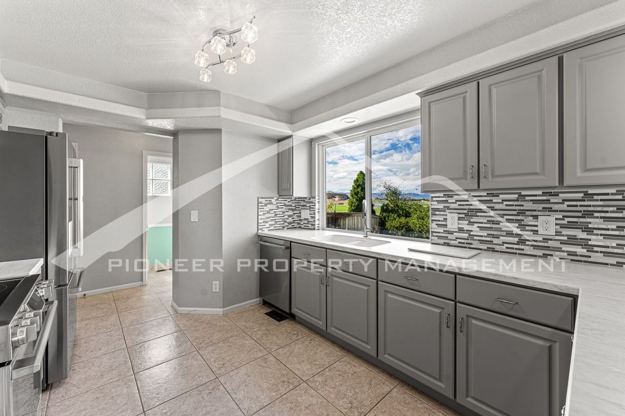 10031 Cedaridge Way - Photo 7 of 22