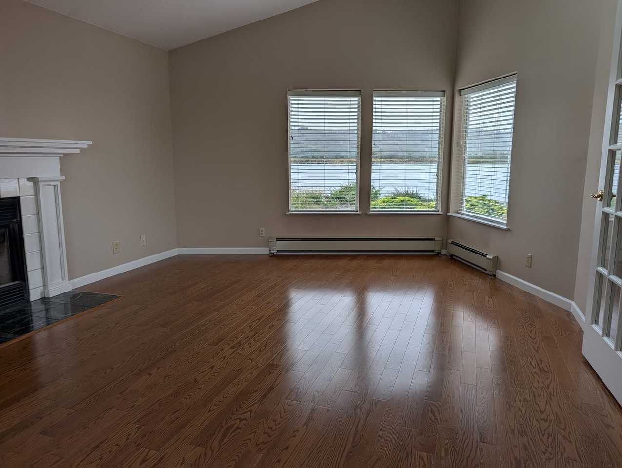 14864 Channel Dr - Photo 4 of 27