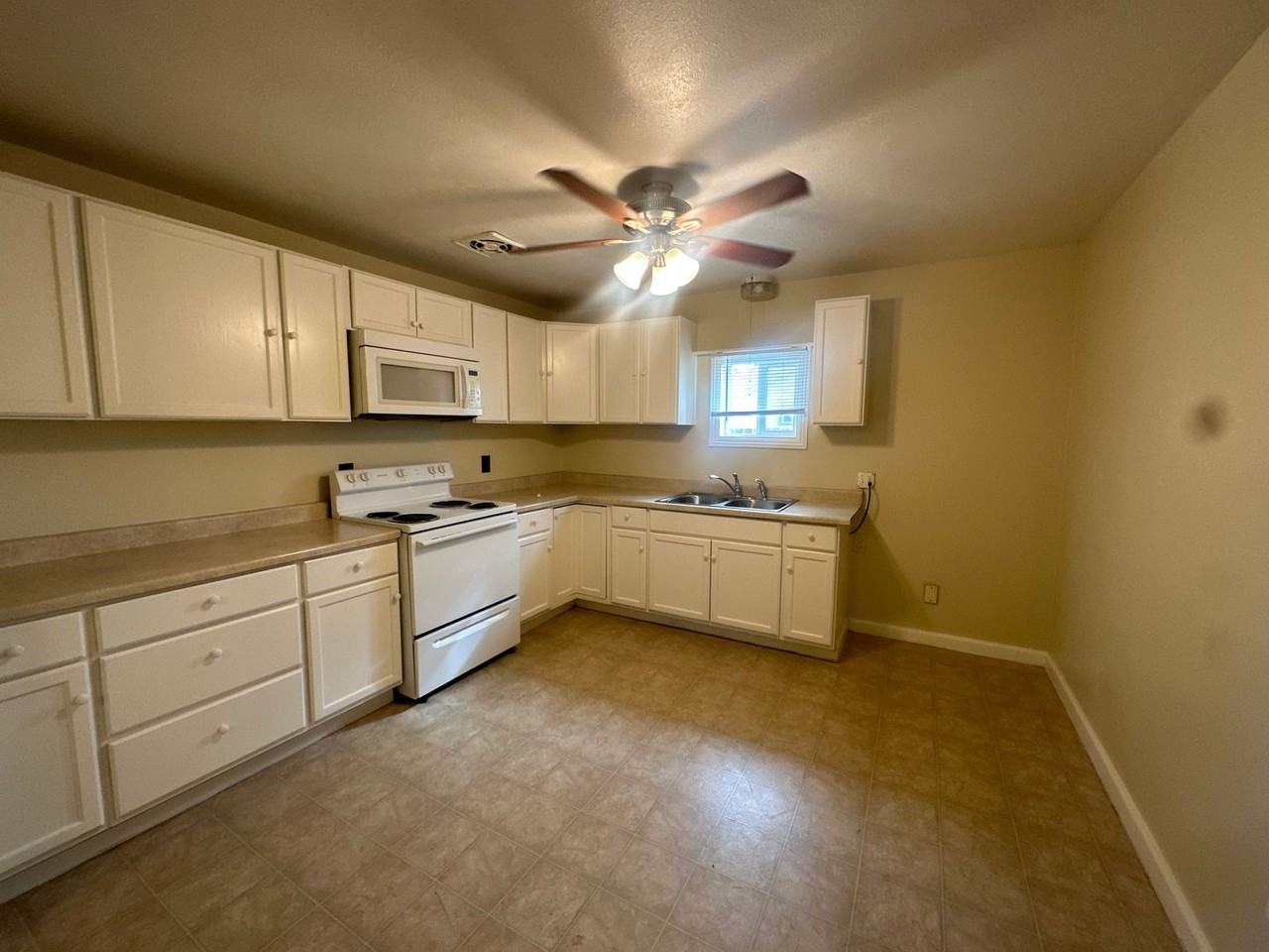 3520 Patterson Rd - Photo 2 of 12