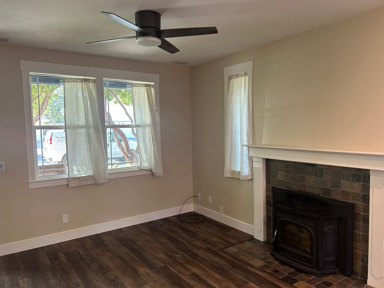 301 Creekside Way - Photo 2 of 43