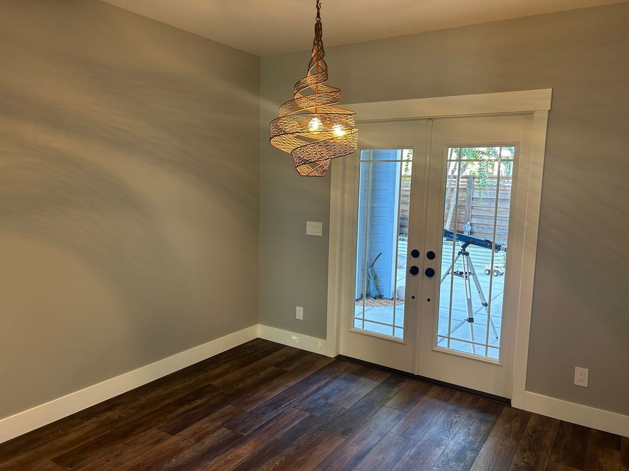 301 Creekside Way - Photo 3 of 43