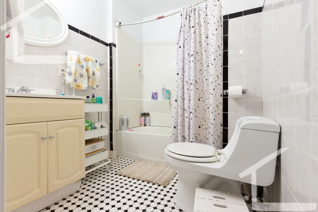 322 Saint Paul St - Photo 5 of 11