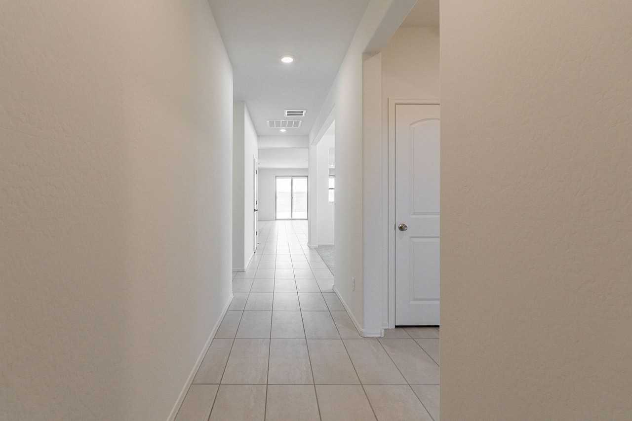 1546 S 182nd Ln - Photo 4 of 50