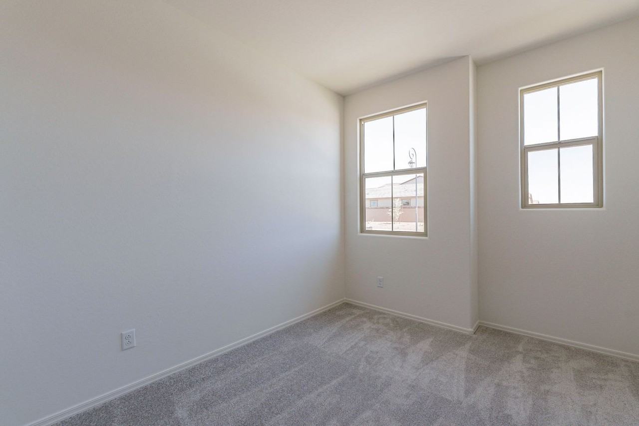 1546 S 182nd Ln - Photo 5 of 50