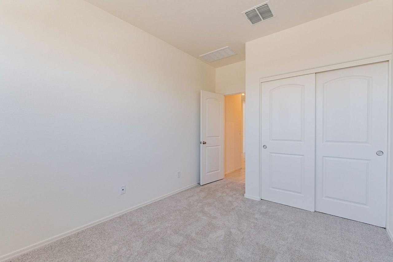 1546 S 182nd Ln - Photo 6 of 50