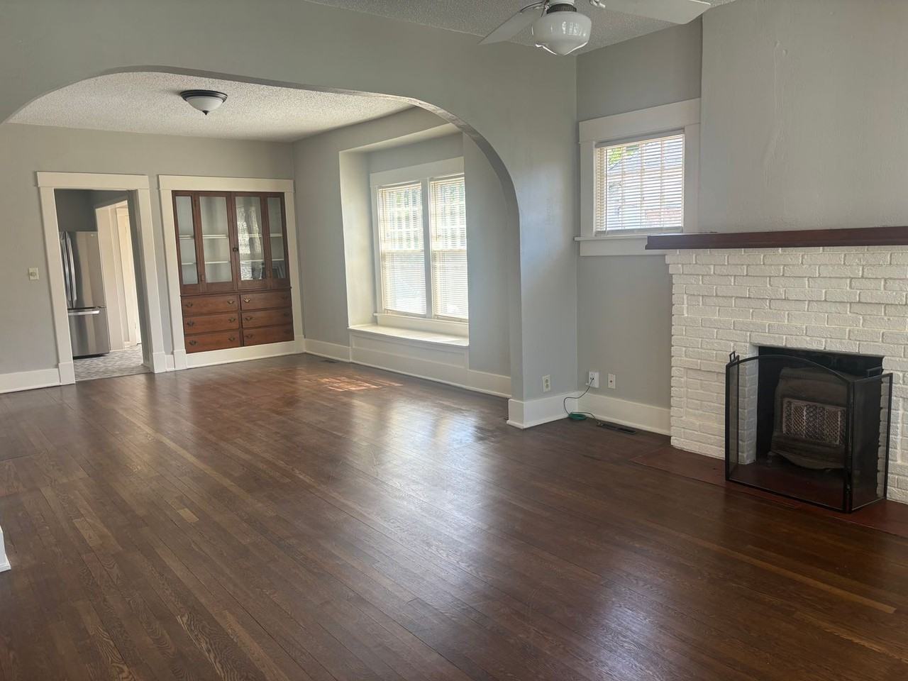 410 N Volutsia Ave - Photo 2 of 18