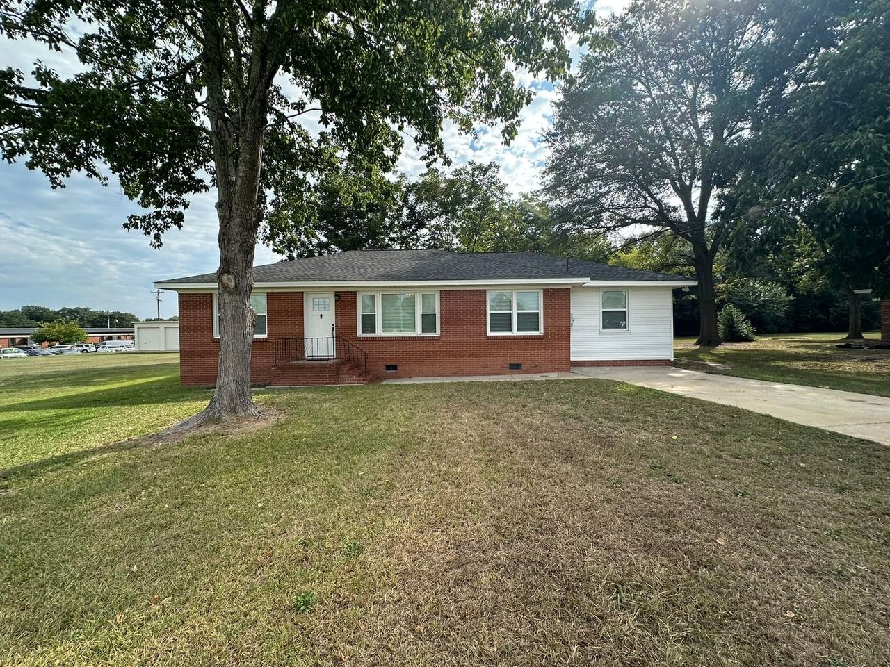 412 N Houston Lake Blvd - Photo 3 of 36