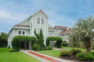 featured image of 4 S Ridge Ln