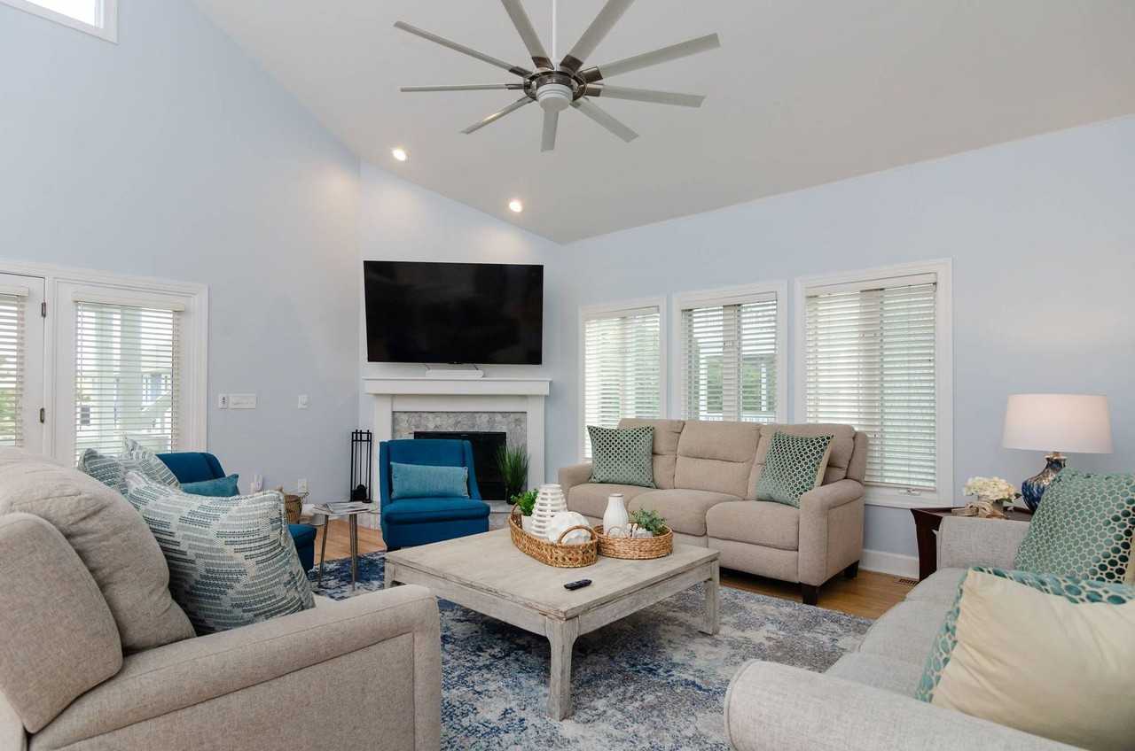 4 S Ridge Ln - Photo 2 of 50