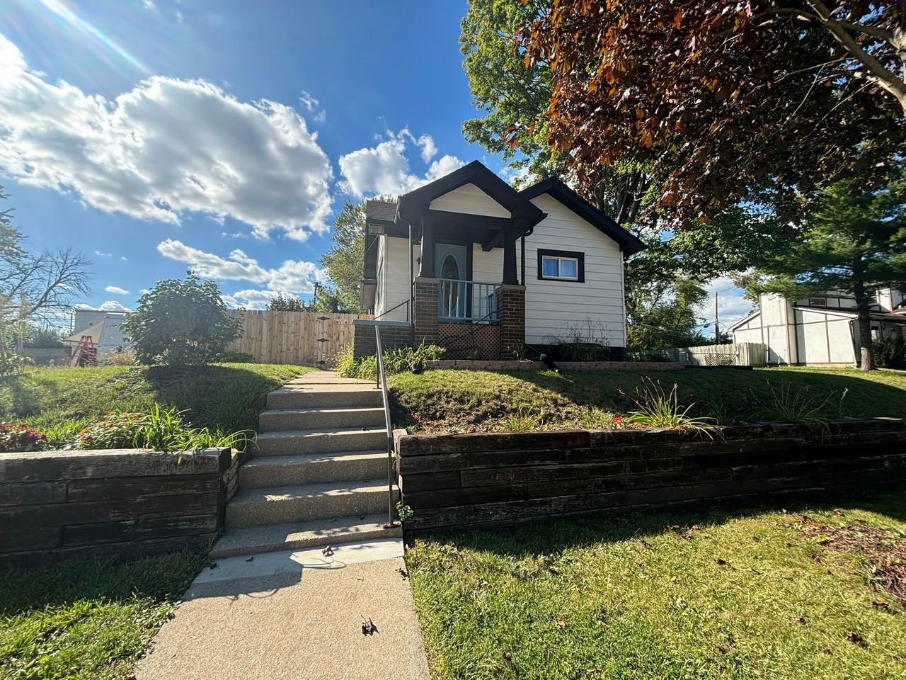 2426 Shoop St - Photo 2 of 17