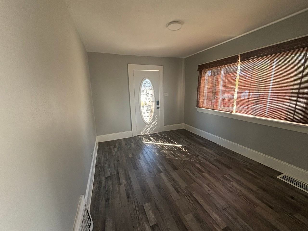 2426 Shoop St - Photo 3 of 17