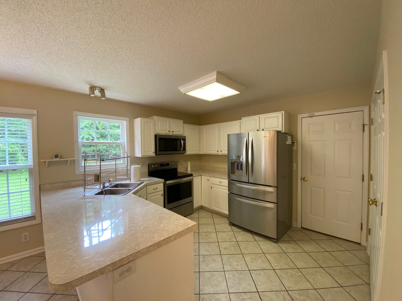 1305 Ujamaa Dr - Photo 3 of 14