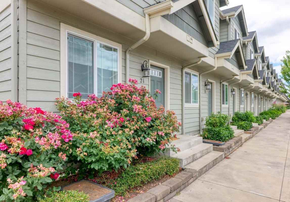 243 R Street - Photo 2 of 16